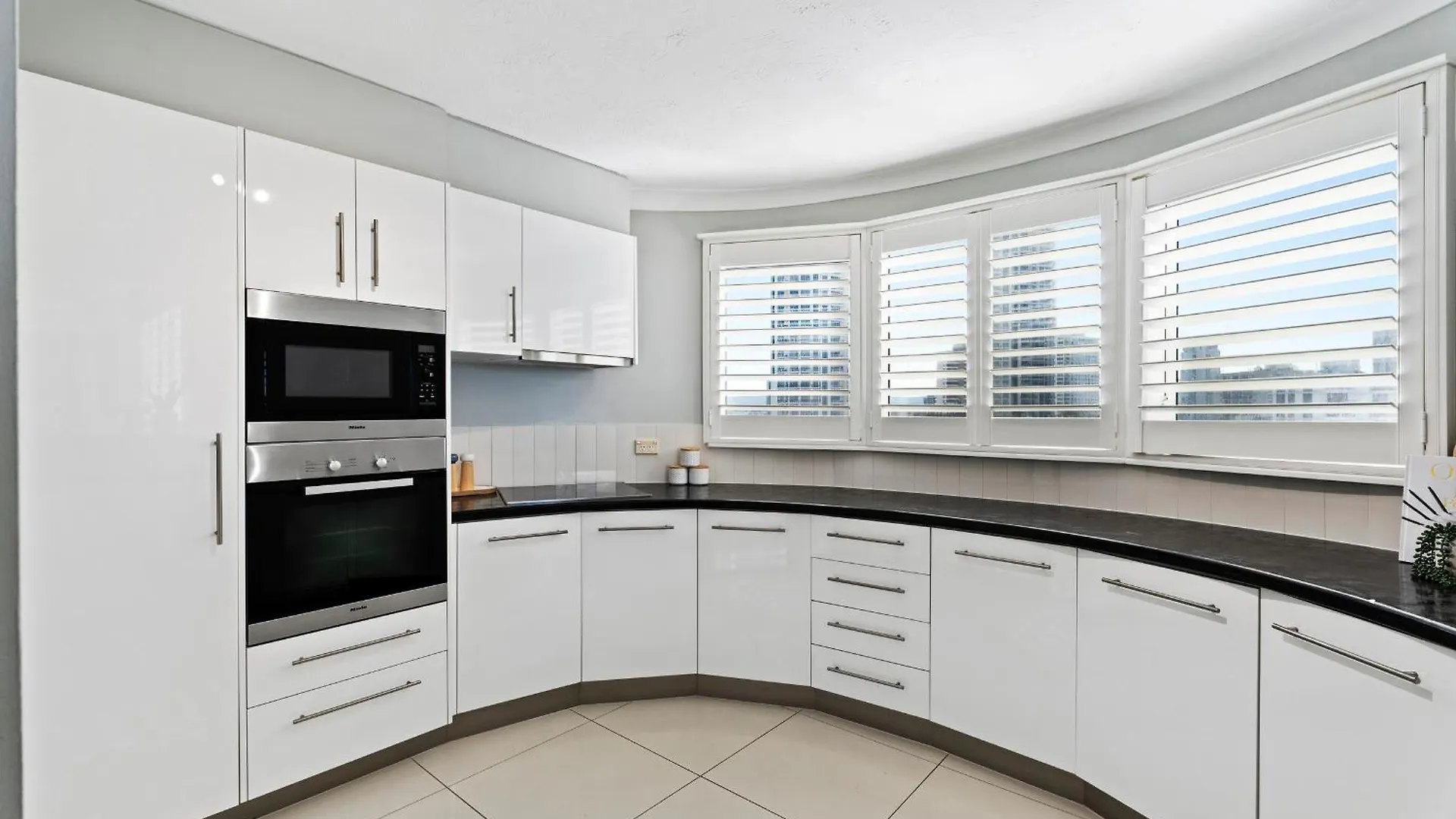 Apartment 3 Bedroom Ocean View Unit At Zenith In Surfers Paradise - Q Stay Gold Coast