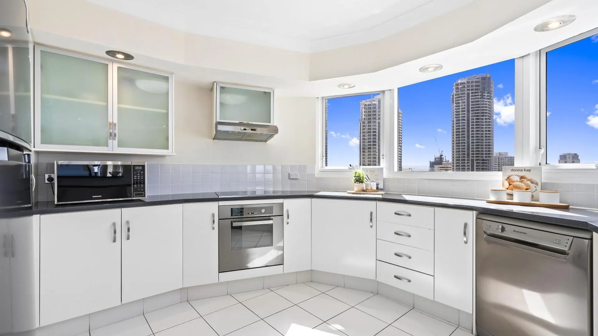 3 Bedroom Ocean View Unit At Zenith In Surfers Paradise - Q Stay Gold Coast 0*,  Australia